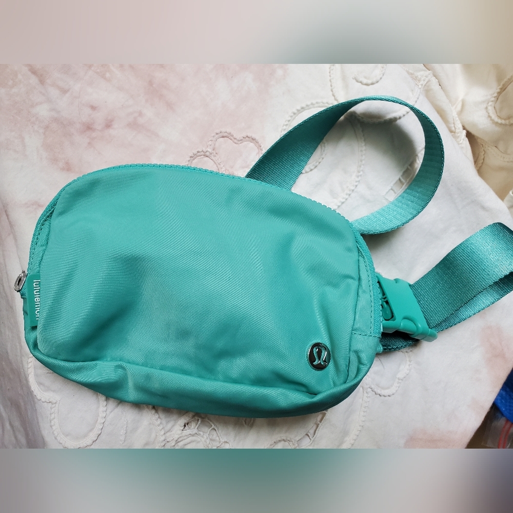 Lululemon Crossbody Pack Or Waist/Fanny Bag Light Green Belt Bag